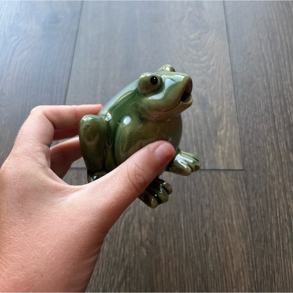 Ceramic frogs and mushroom - Picture 7 of 9